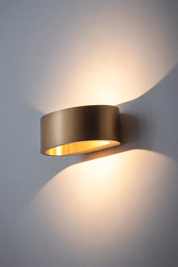 Applique LED LUNARIS Rossini Group con biemissione up/down, struttura in metallo oro, 17,5W, 3000K, IP54, dimmerabile, ideale per soggiorno e home office – 2