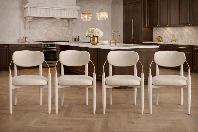 Set di 4 eleganti sedie imbottite color crema con dettagli dorati