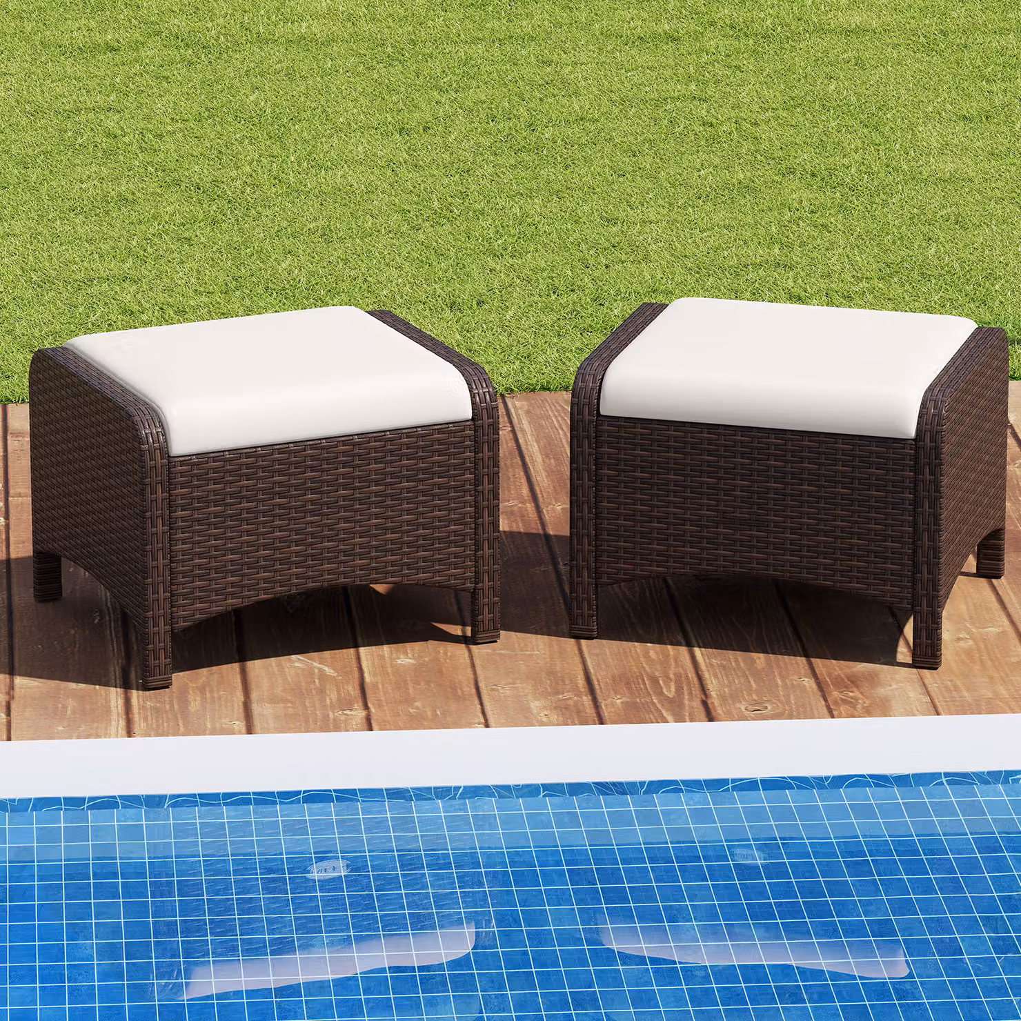 Set di 2 poggiapiedi da giardino Costway in rattan sintetico con cuscini rimovibili bianchi