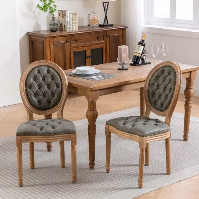 Set di 2 sedie da pranzo SINGULARTY in legno massello effetto invecchiato con schienale ovale in tessuto tufting e seduta in pelle PU verde oliva
