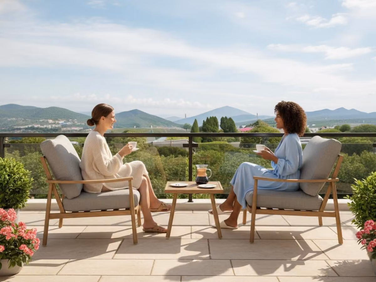 SERANO | Set di mobili da balcone - 3 pezzi - Grigio - Alluminio - 2 poltrone - Tavolo - Con cuscino