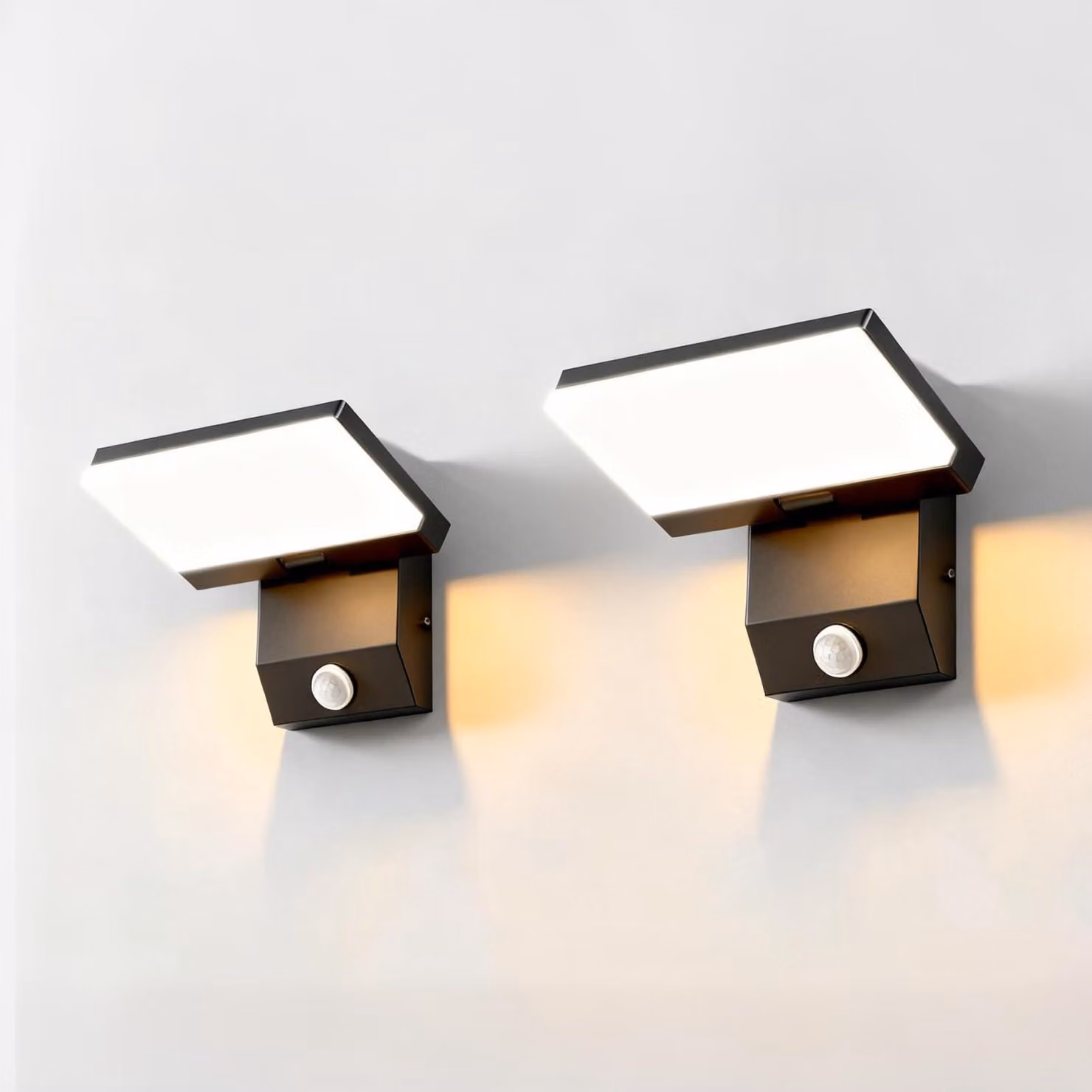 Lampada da parete a LED da 36W con sensore di movimento, 3000K, grado di protezione IP65, confezione da 2