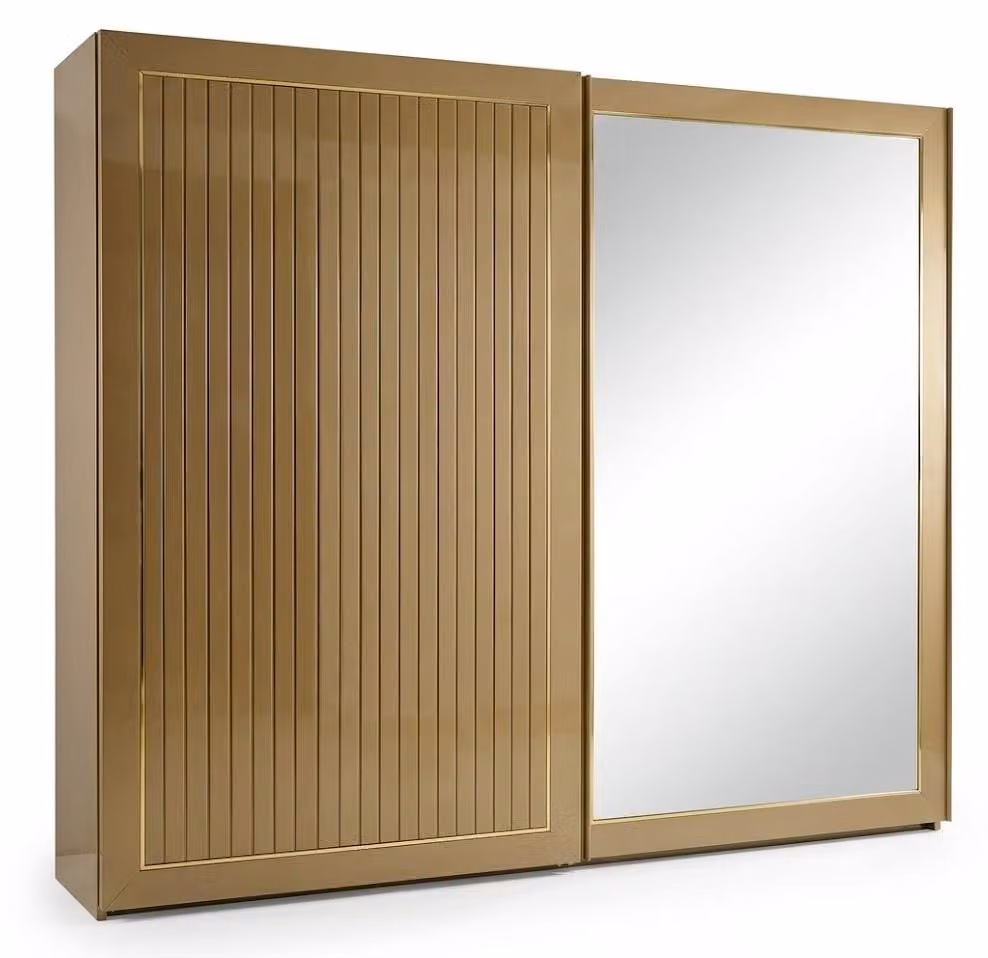 Armadio elegante dal design moderno e con ampio spazio di stoccaggio