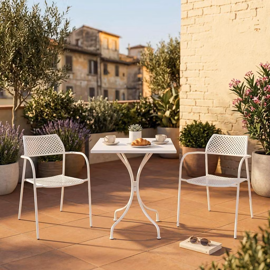 Milani Home - Set tavolo in metallo cm 60 x 60 x 72 h con 2 poltrone da giardino per esterno colore bianco - Bianco
