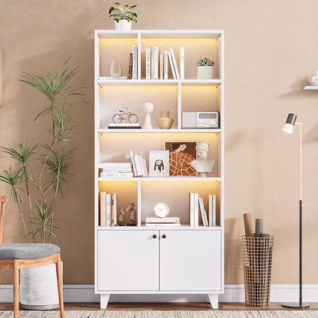 Libreria 80x30x173 cm bianca, gambe in legno massello, più ripiani, doppie ante, luce LED ambientale cambio colore con controllo app, design semplice