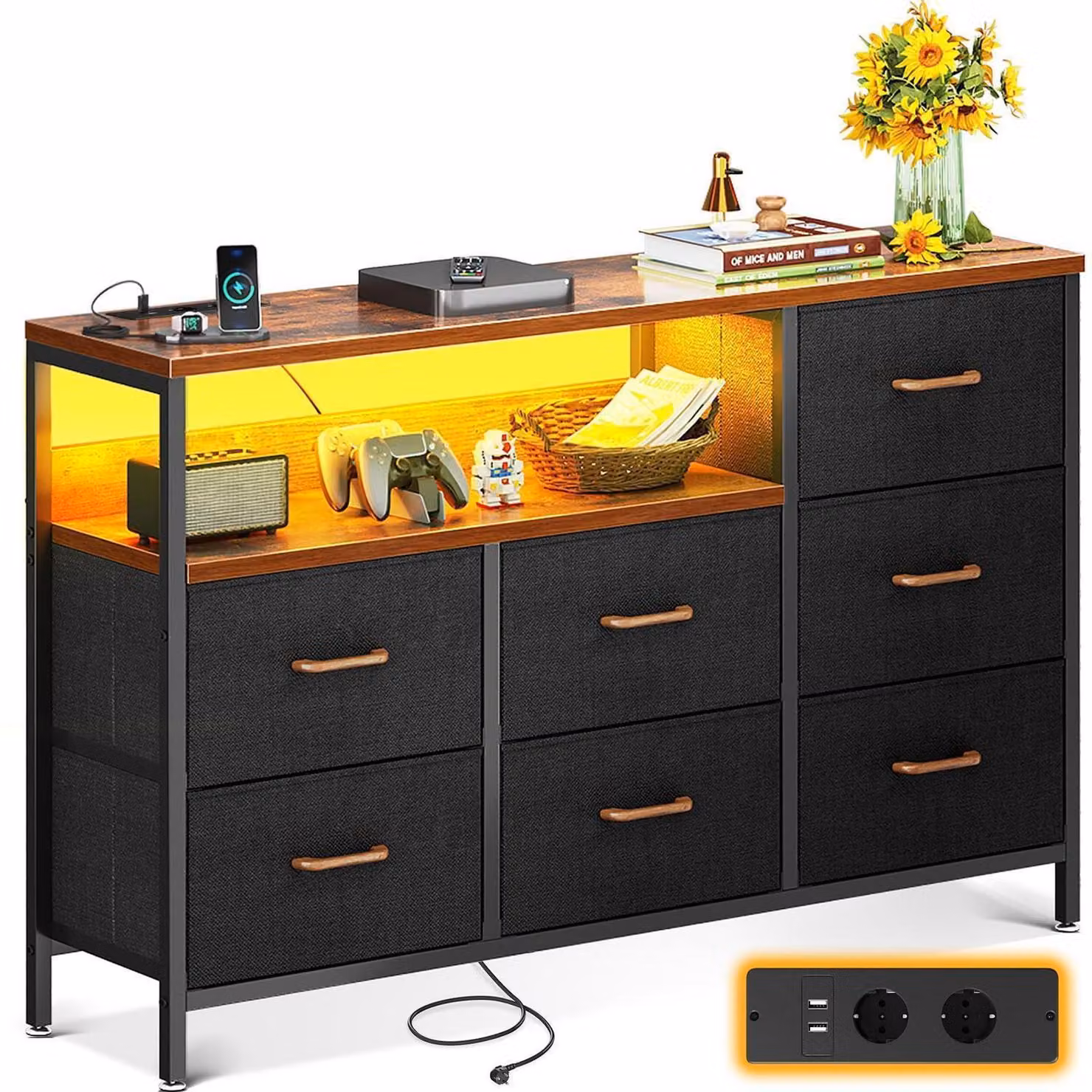 Comodino con 7 cassetti rivestiti in tessuto, striscia LED, 2 porte USB e 2 prese di corrente, dimensioni 132x30x89 cm, colore retrò