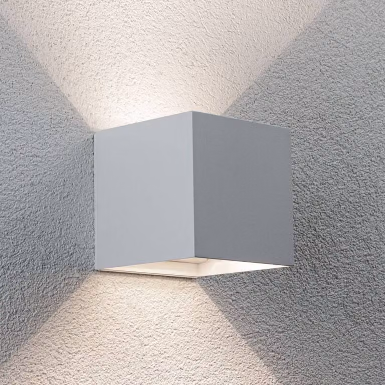 Paulmann Appliance da esterni LED ricaricabile Nyara, bianca, 10 cm, con sensore, IP44 Nyara, Bianco / Opale, Bagno, Alluminio, Moderno, Applique da esterni