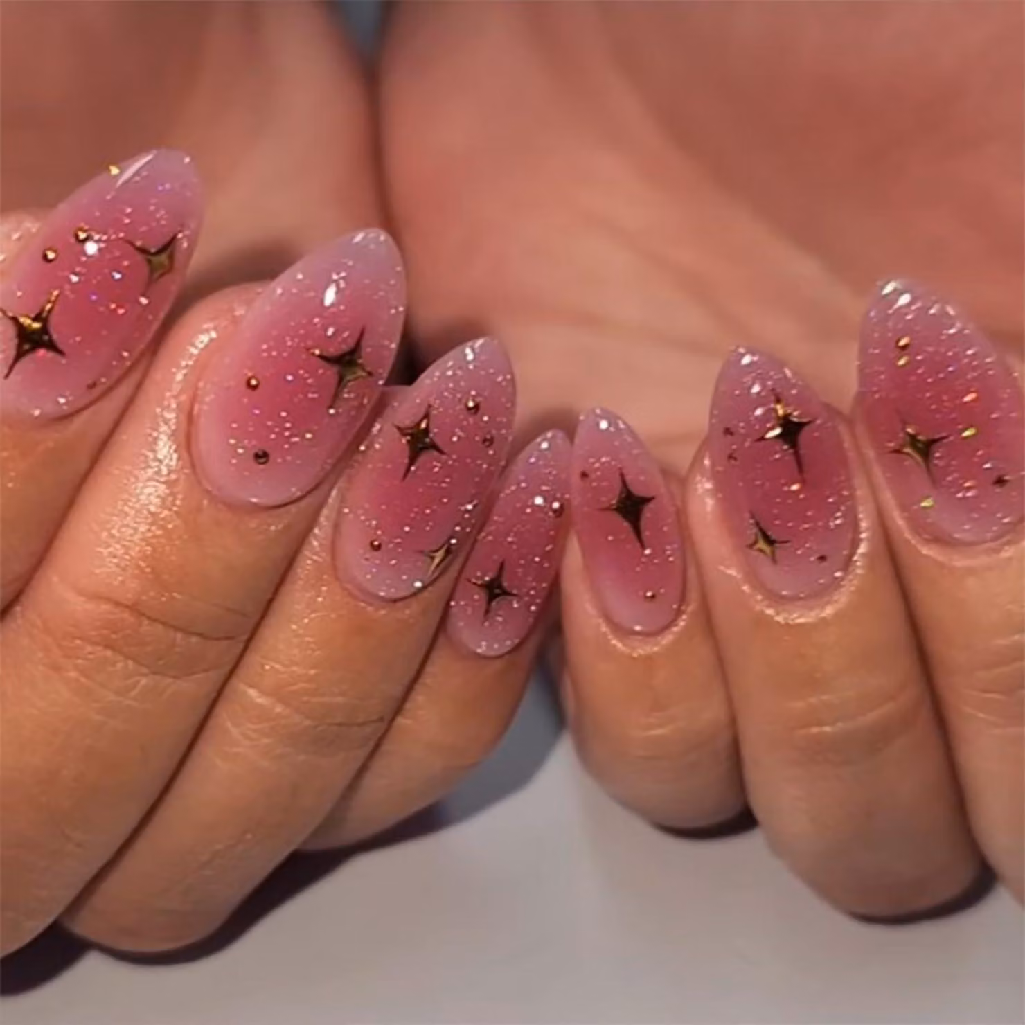 Unghie finte a mandorla, corte, rosa acceso con glitter a forma di stella, confezione da 24 pezzi