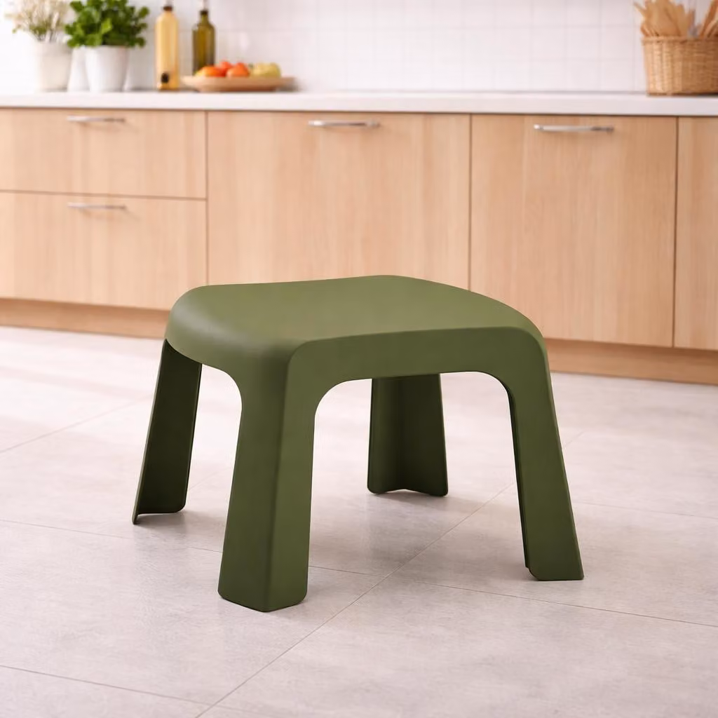 Sgabello pratico, colore verde, ideale per l'uso in cucina