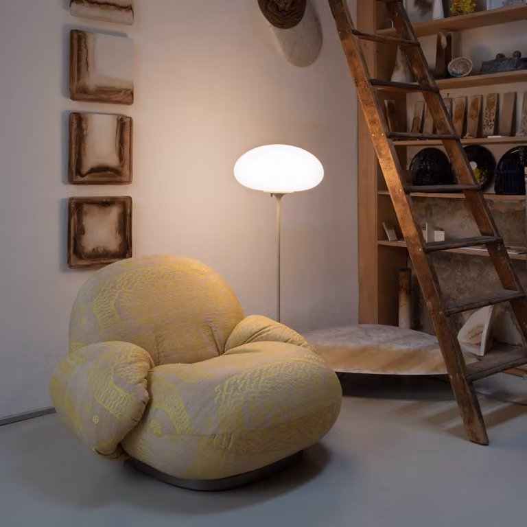 GUBI Lampada da terra Stemlite, dimmerabile, Alluminio / Grigio / Zincato, Soggiorno / Sala da pranzo, Metallo, Design, Lampada da terra