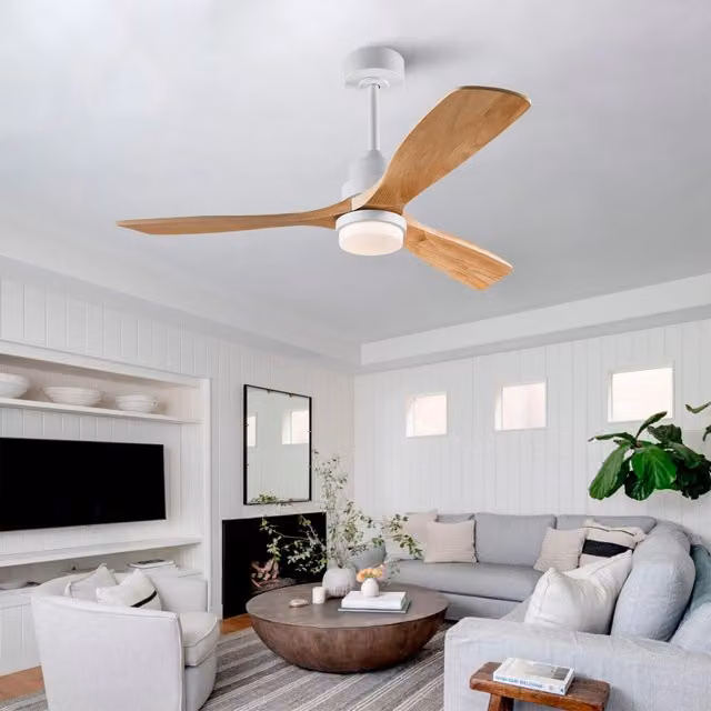 Ventilatore da soffitto moderno con luce dimmerabile e telecomando, pale in legno massello e motore DC silenzioso, colore bianco
