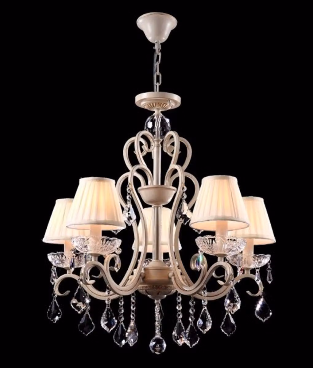 Lampadario da soffitto in stile barocco, marca Casa Padrino, con cristalli, color crema e oro, dimensioni 63 x 70 cm (altezza). Stile antico