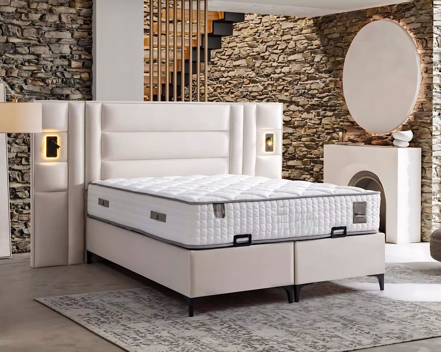 Elegantes weißes Bett mit Matratze aus Textil und Holz