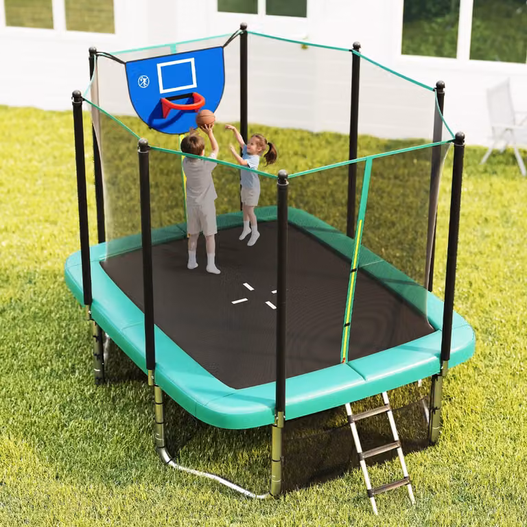 Trampolino rettangolare da esterno Costway verde con canestro da basket, porta da calcio, scala antiscivolo e rete di sicurezza