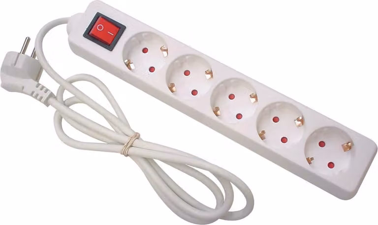 Presa 5 Vie Con Interruttore - Cavo 1,5 M - Bianco - Schuko