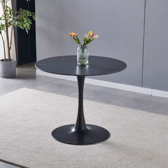 Tavolo rotondo Dot con piano in ceramica effetto marmo nero opaco con particolari oro e gamba nera