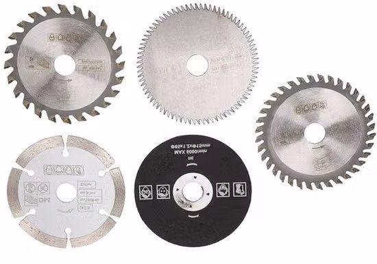 Set di 5 lame circolari per tagli precisi, composto da: 1 lama con 24 denti in metallo duro (TCT), 1 lama con 36 denti per materiali plastici, 1 lama con 80 denti in acciaio rapido (HSS), 1 lama diamantata e 1 lama in resina. Diametro interno di 85 mm, fo