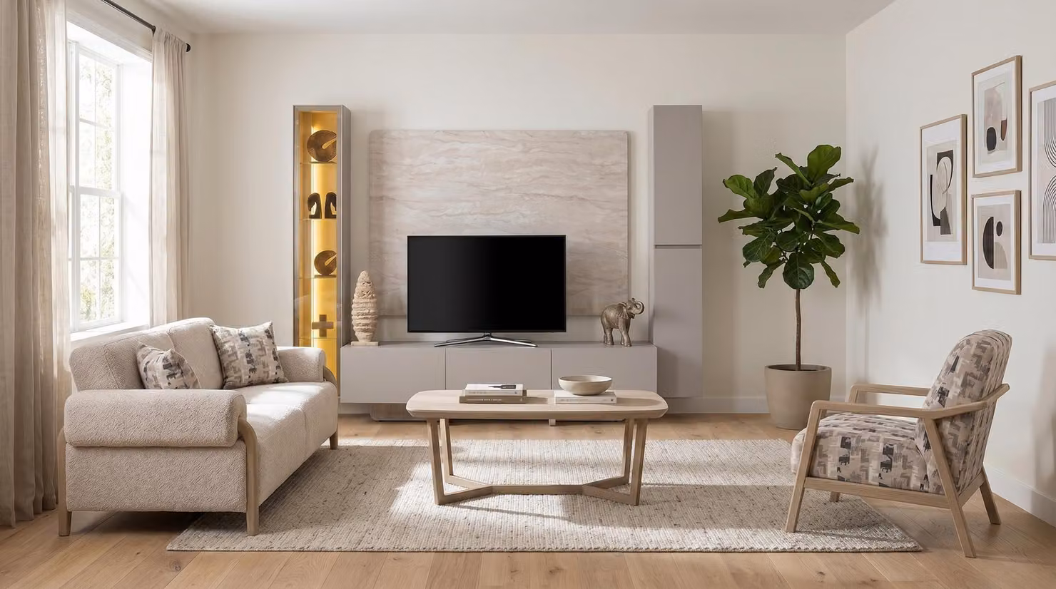 Set moderno per soggiorno: parete TV, tavolino, divano a 3 e 1 posti, colore beige, design