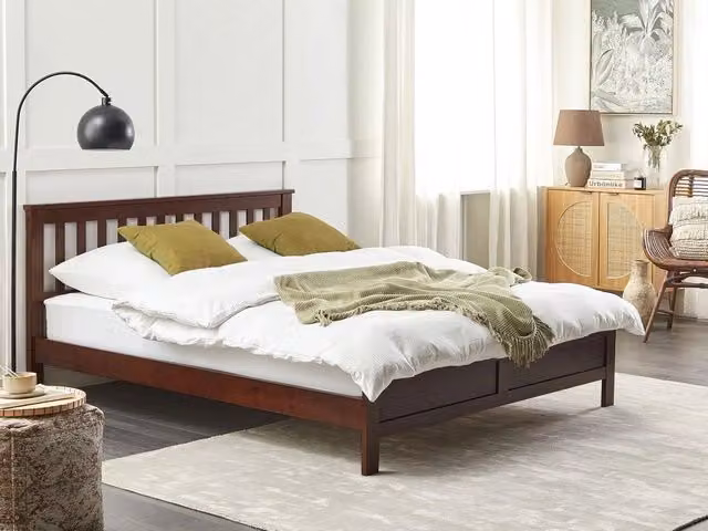 Letto Beliani in legno di pino marrone scuro in stile scandinavo L 160 cm x P 200 cm – 1