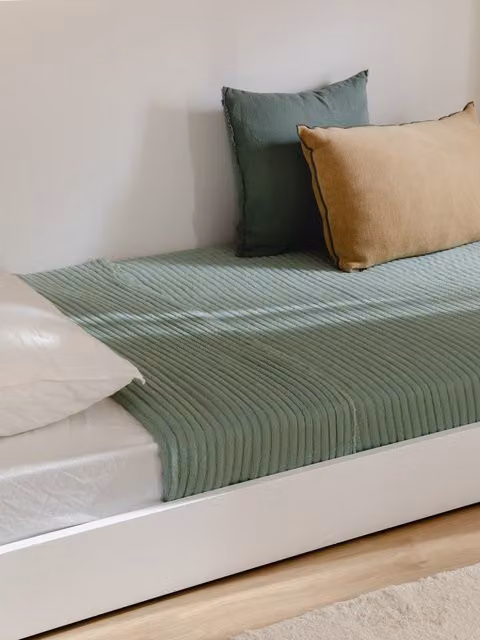 Obi coperta trapuntata a righe in cotone Kenay Home colore verde L: 130 cm, P: 200 cm