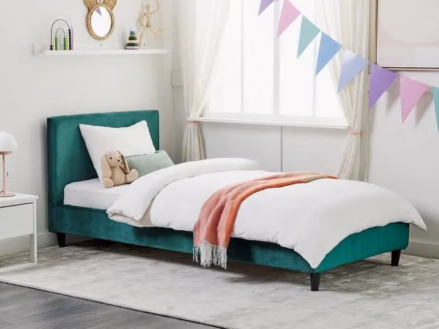 Letto singolo Beliani in velluto verde con rete a doghe in legno e struttura imbottita L/P: 90 x 200 cm – 1