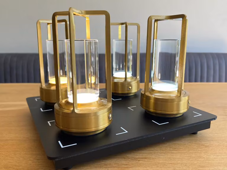 Set di 4 lampade da tavolo Warmpi Lanta Gold con base di ricarica