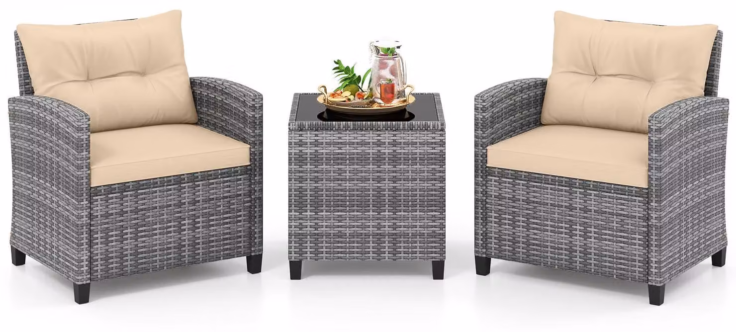 Set di mobili da giardino COSTWAY in rattan sintetico, composto da 3 pezzi. Include 2 poltrone, cuscini e un tavolo con piano in vetro temperato. Set da salotto resistente alle intemperie, ideale per 2 persone, perfetto per balconi