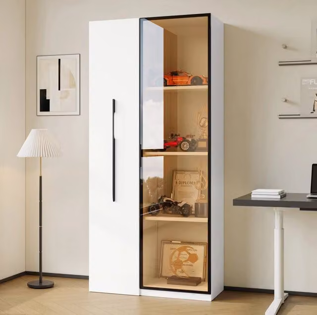 Mobile multifunzione 70x40x160 cm in MDF bianco con vetrina in vetro colorato e LED