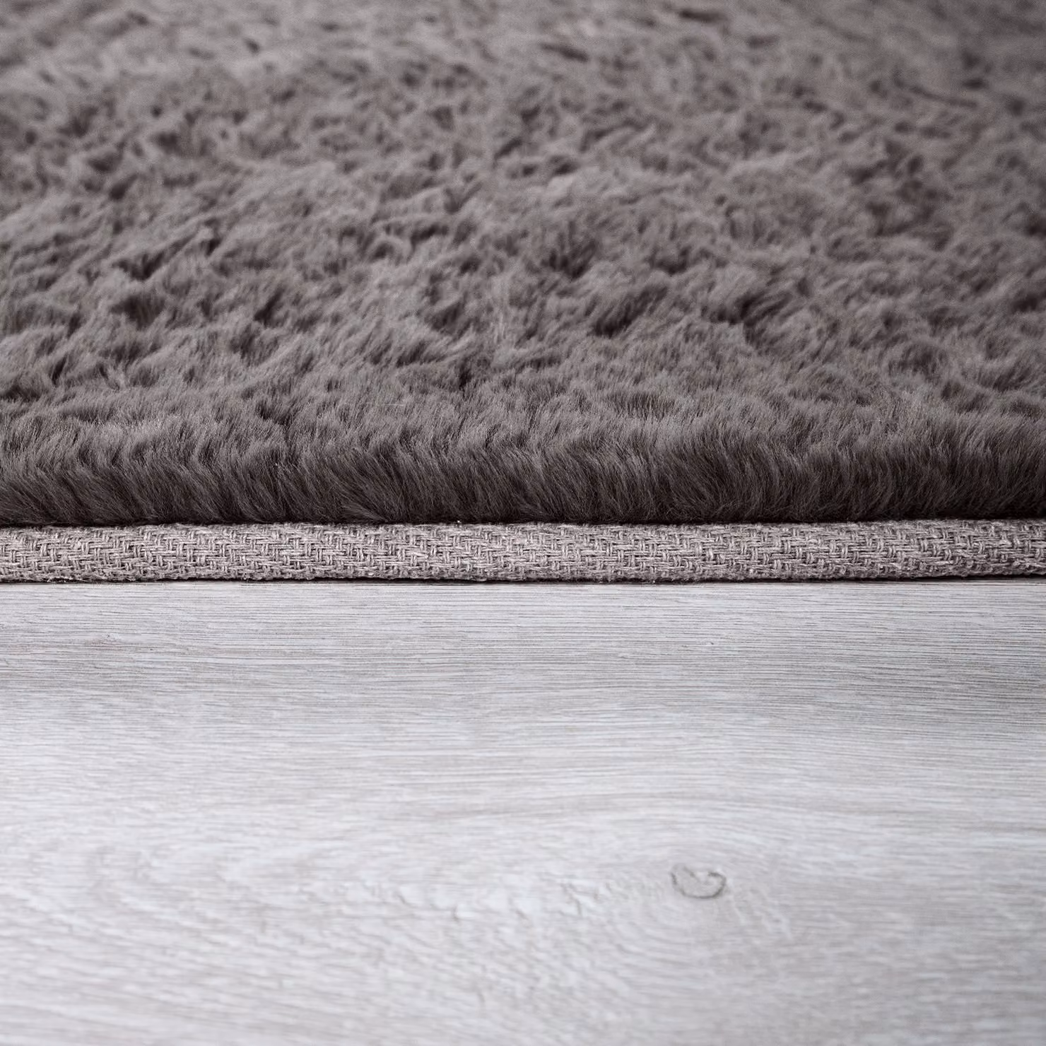 Tappeto in ecopelliccia Fluffy colore carbone L: 200 cm, P: 100 cm – 2