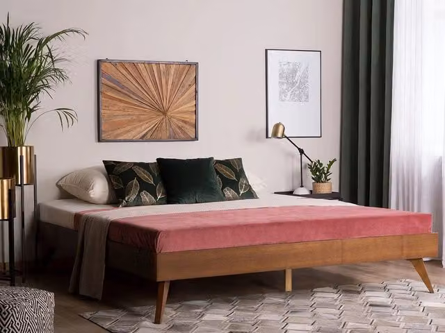 Letto Beliani in legno color marrone con rete a doghe arcuate L/P/H: 202 x 160 x 38 cm