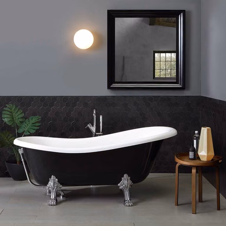 Vasca da bagno stile classico in bianco e nero | Romantica