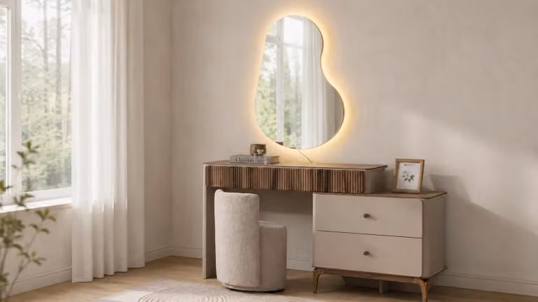 Set moderno per trucco, con piano in legno effetto legno, sgabello, stile scandinavo, colore beige