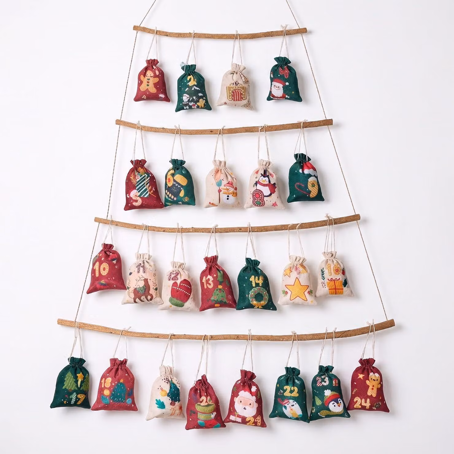 Calendario dell'Avvento da riempire, composto da 24 sacchetti di tessuto, graffette di legno e corda di canapa