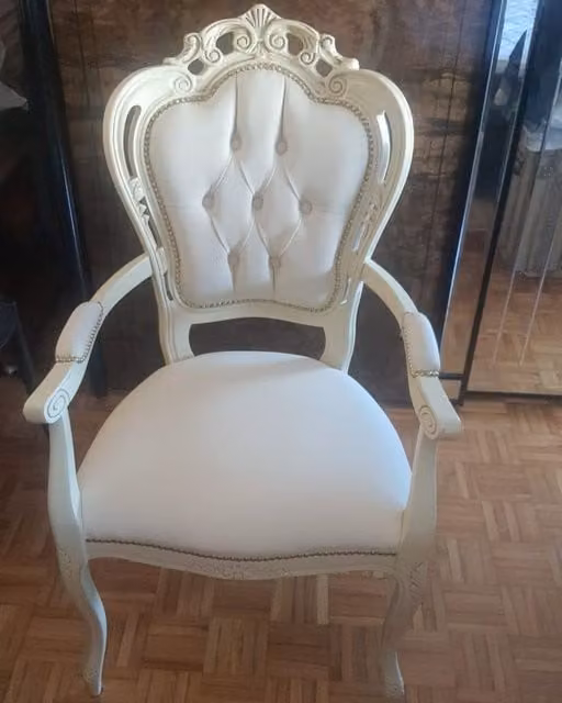 Capotavola shabby in legno avorio anticato con capitonné in ecopelle bianca Mobili 2G L: 60 cm, P: 55 cm, H: 110 cm