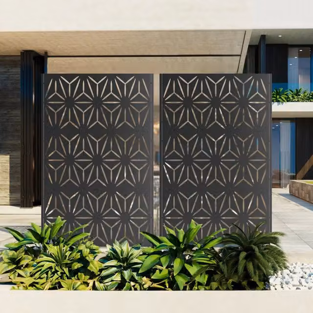 Recinzione decorativa autoportante per privacy con base allargata in metallo nero per patio balcone e giardino