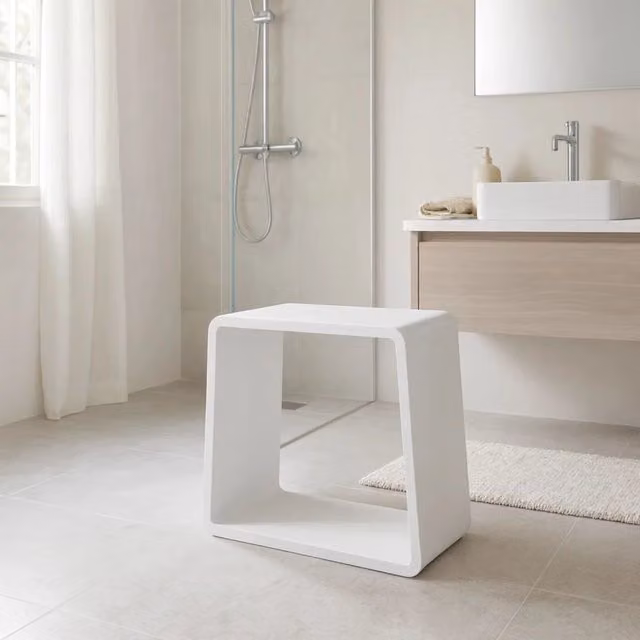 Sgabello da bagno Silk in pietra artificiale bianco opaco matt OGOMONDO