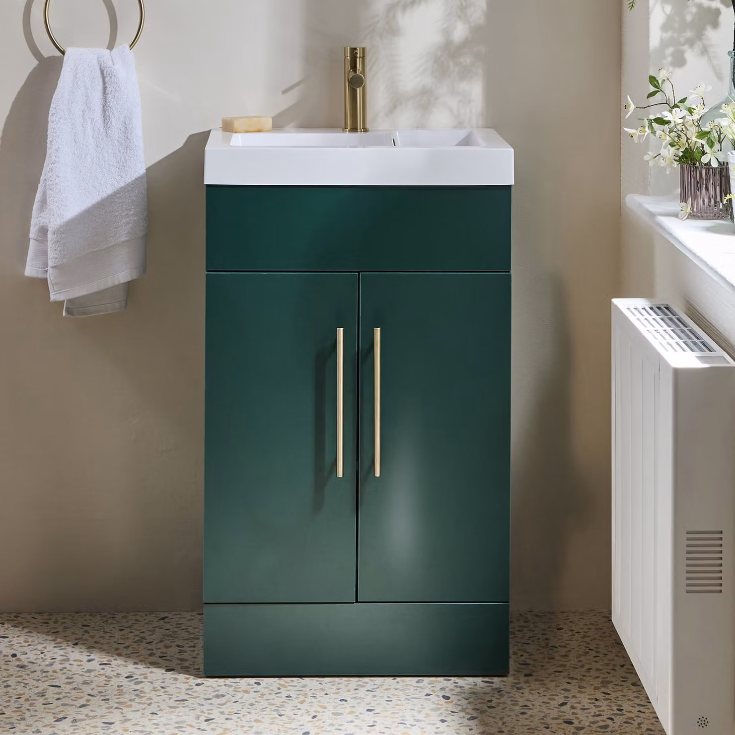 Mobile Bagno a Terra Verde Scuro da 500mm con Lavabo e Maniglie con Barra a T in Oro Satinato - Cluo