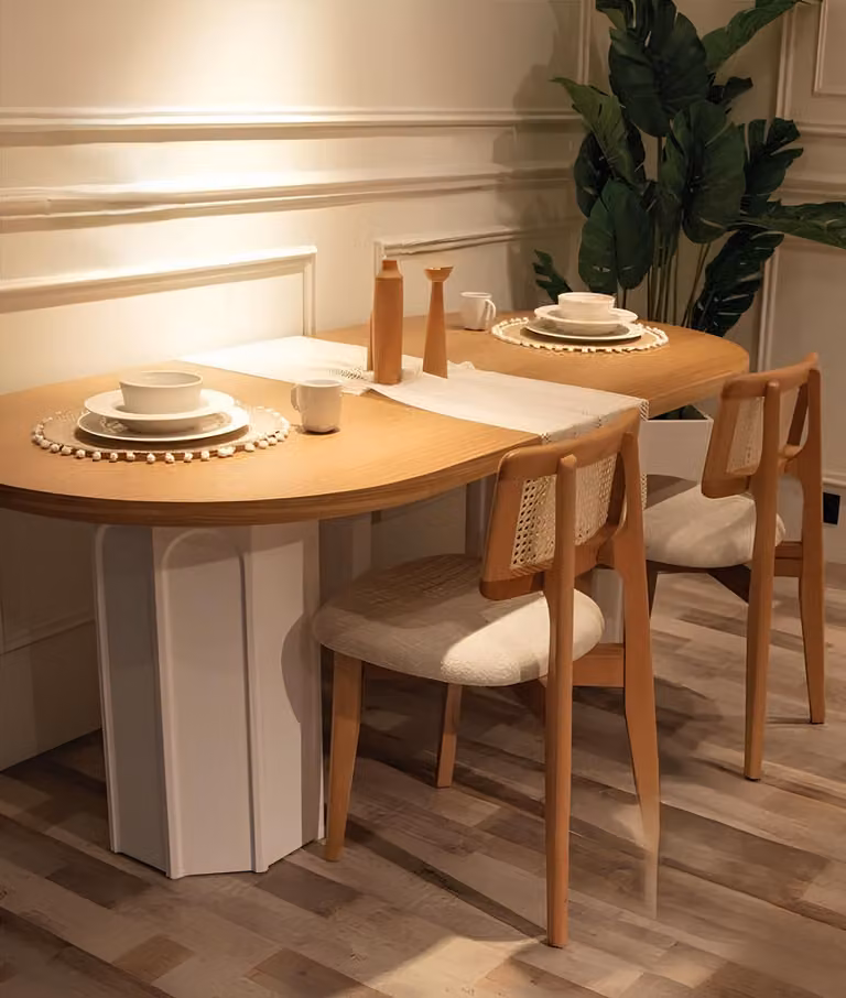 Elegante set da pranzo Tavolo da pranzo in legno Sedie imbottite