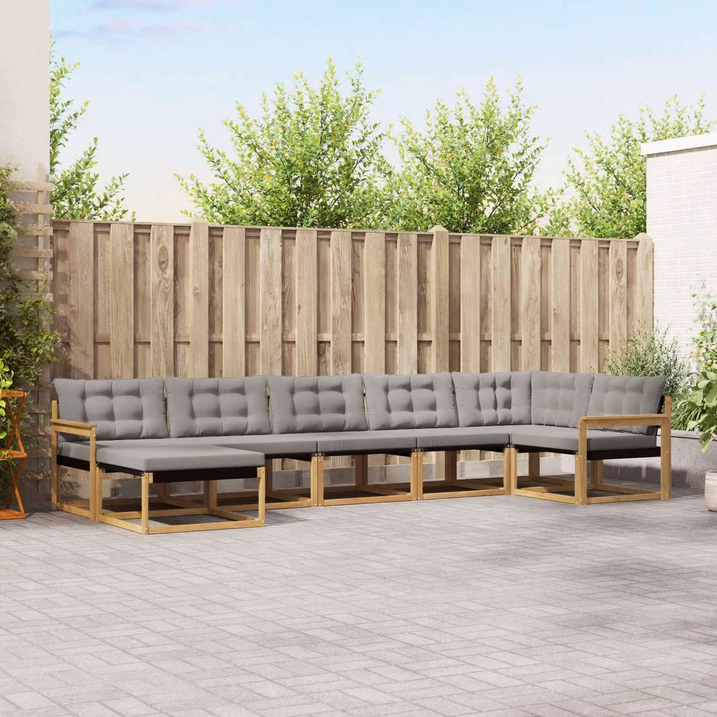 Set di divani da esterno vidaXL 7 pz a forma di L in legno di acacia con cuscini bianchi e grigi