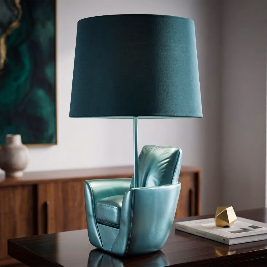 Lampada da tavolo, design poltrona, realizzata in resina, rivestita in tessuto, dimensioni 26x43 cm, colore turchese, modello Mauro Ferretti