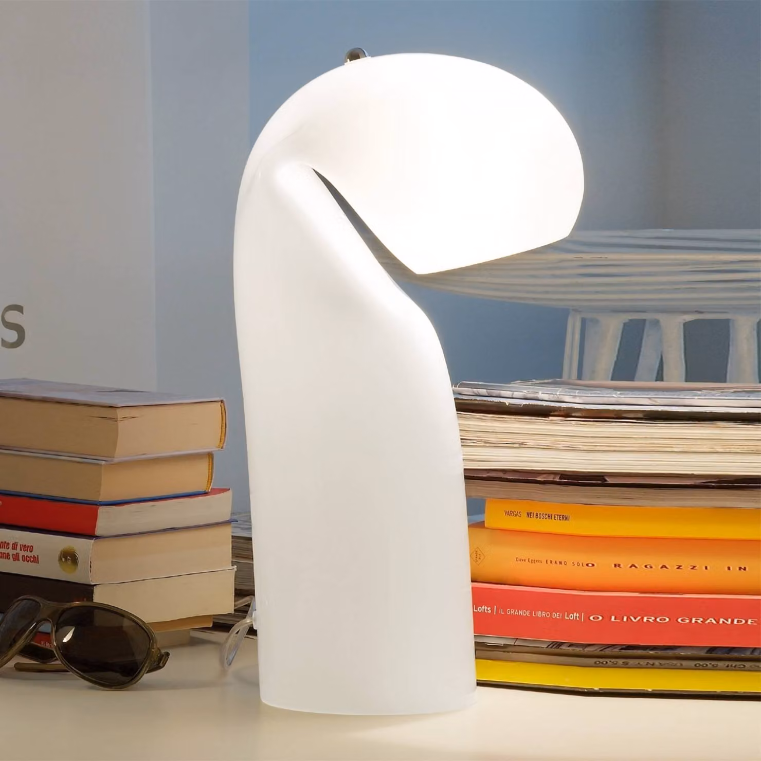 Vistosi Lampada da tavolo di design BISSONA, dimmerabile, Bianco / Opale, Soggiorno / Sala da pranzo, Vetro, Design, Lampada da tavolo