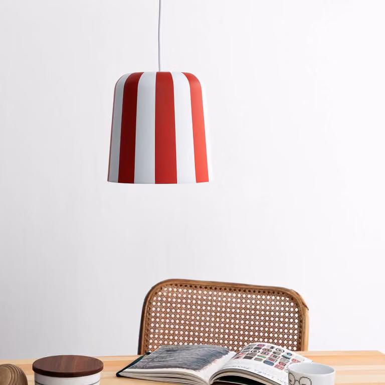 Dyberg Larsen Lampada a sospensione Gry, dimmerabile, Rosso, Soggiorno / Sala da pranzo, Metallo, Scandinavo, Lampada a sospensione