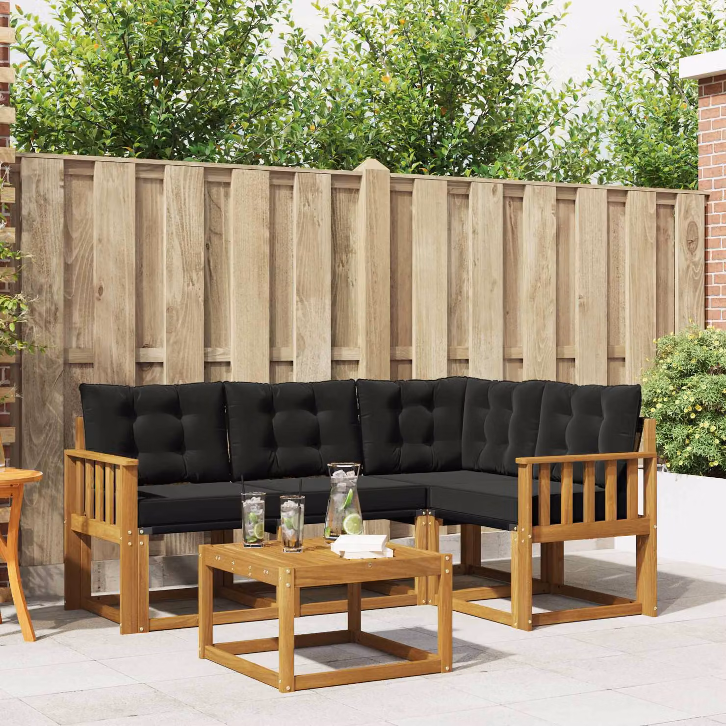 Set di divani da esterno vidaXL 5 pezzi a forma di L in legno di acacia con tavolino e cuscini, Marrone e Nero