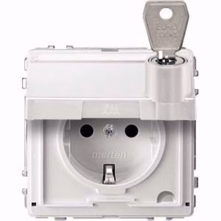 Prese SCHUKO ribaltabili con copertura protettiva e 10 interruttori a levetta BRS, StK, AQUADES con polarizzazione.
