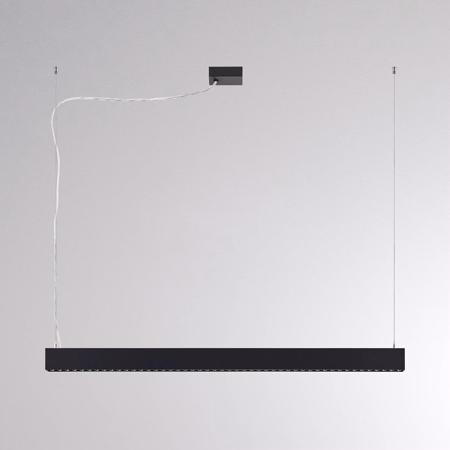 Molto Luce Lampada LED a sospensione PERFORA PROLINE M nera 106 cm DALI up/down M, dimmerabile, Nero, Soggiorno / Sala da pranzo, Alluminio, Moderno, Lampada a sospensione