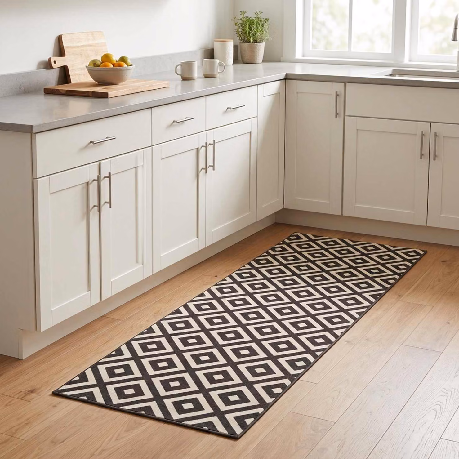 Tappeto da cucina moderno vidaXL con motivo a rombi grigi e bianchi, lavabile e antiscivolo, L: 300 cm, P: 60 cm