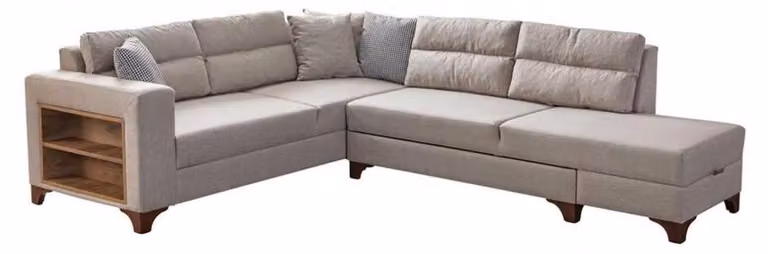 Divano angolare grande, color beige, in tessuto, a forma di L, con spazio contenitivo. Elegante complemento d'arredo imbottito