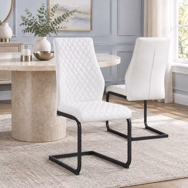 Set di 2 sedie da pranzo MIVRAY moderne con schienale alto, rivestimento in similpelle bianca e struttura in metallo nero, Altezza: 100 cm