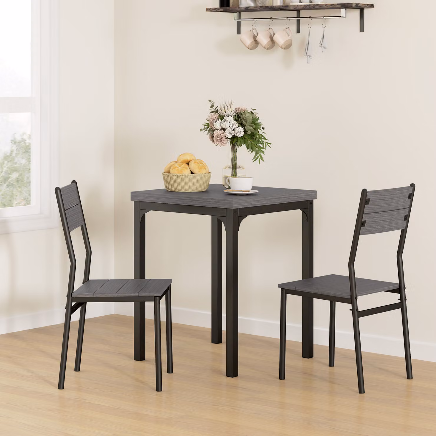 Set da pranzo HOMCOM composto da tavolo e 2 sedie in MDF e metallo, colore grigio, L/P/H tavolo: 60 x 60 x 76 cm, L/P/H sedie: 39,5 x 44 x 83,5 cm – 2
