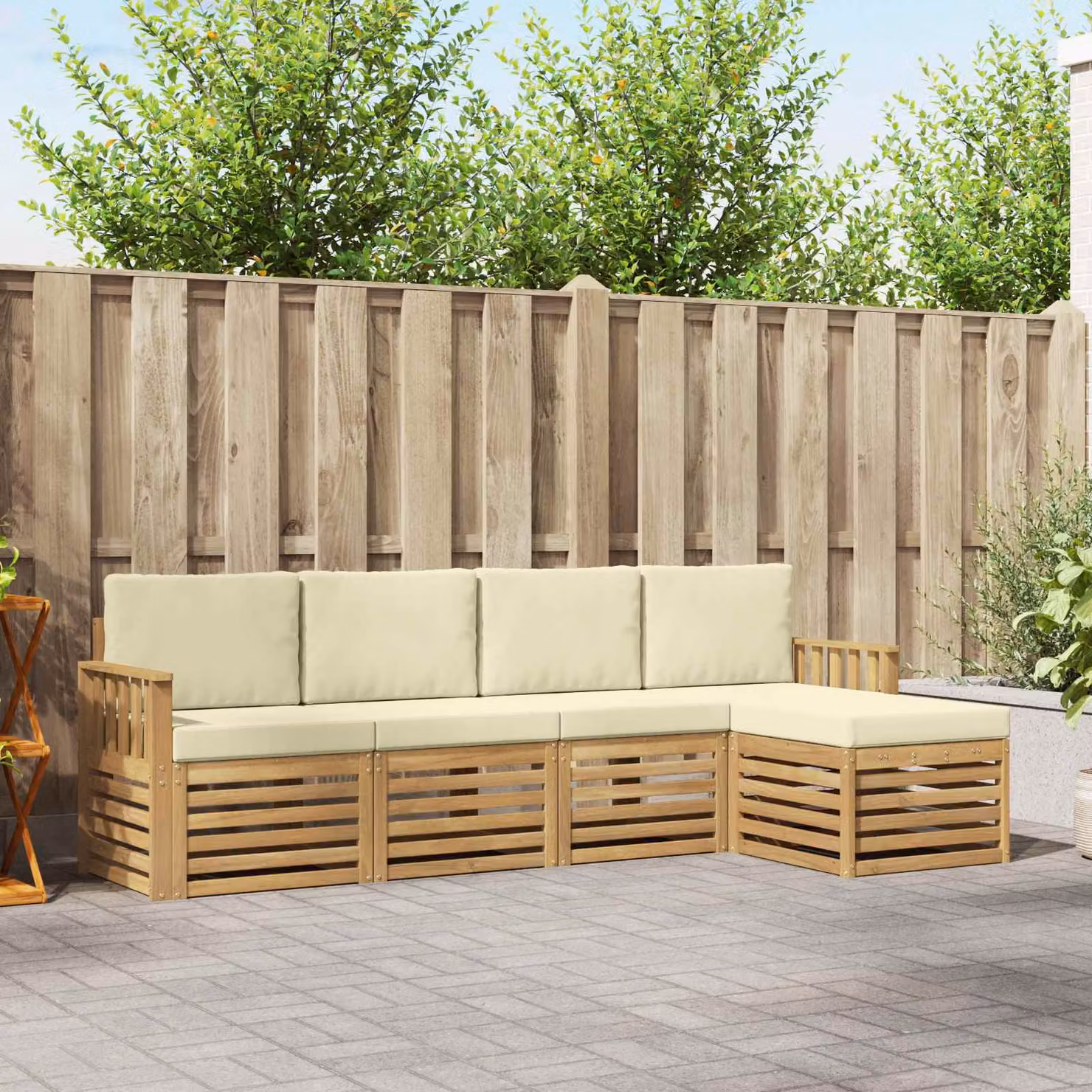 Set di divani da esterno vidaXL a forma di L con pouf, in legno di acacia e tessuto bianco e beige